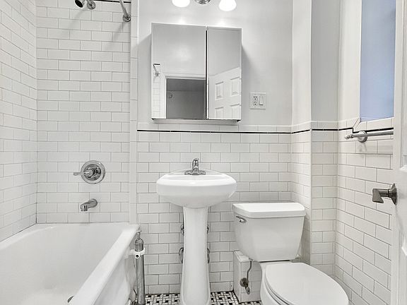 5th image of 305 W 45th St APT 1j