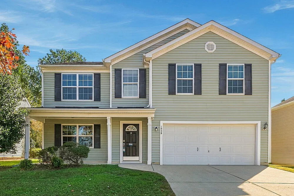 3 bed, 2.5 bath, 2328 sqft, $2,050 — Photo 1