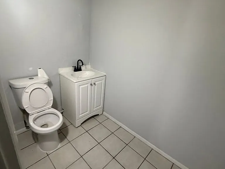 923 W Hamilton St — Photo 5