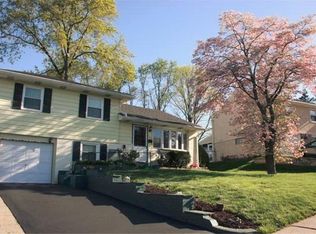 187 Cranbourne Dr, Broomall, PA 19008