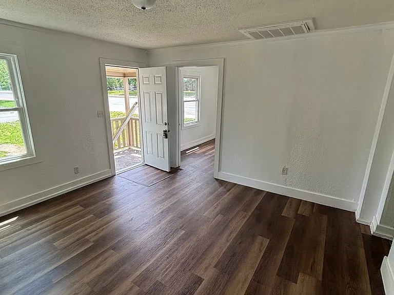1531 W Webster St — Photo 3