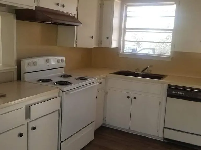 411 Chisum Trl — Photo 2