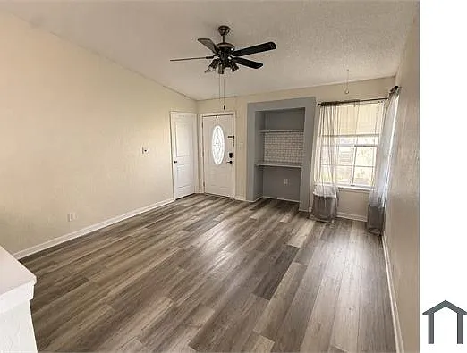 6215 Valley Pawn — Photo 3