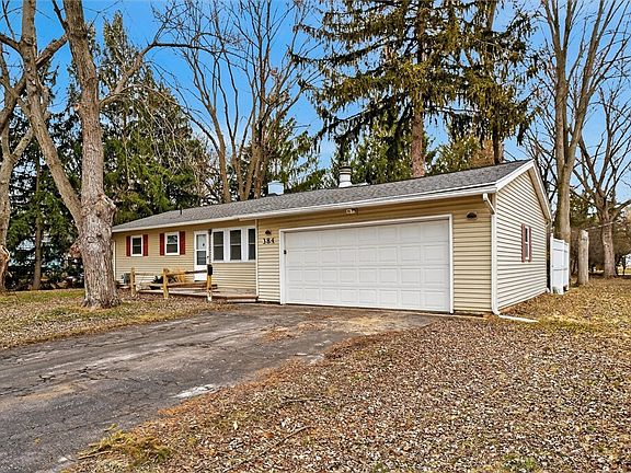 3rd image of 384 Hollybrook Rd