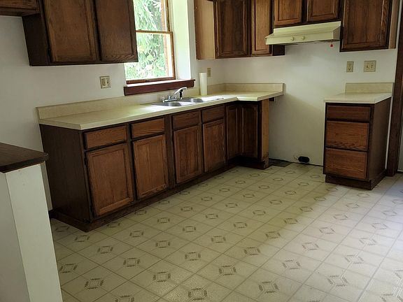2nd image of 436 Chapel Dr #3