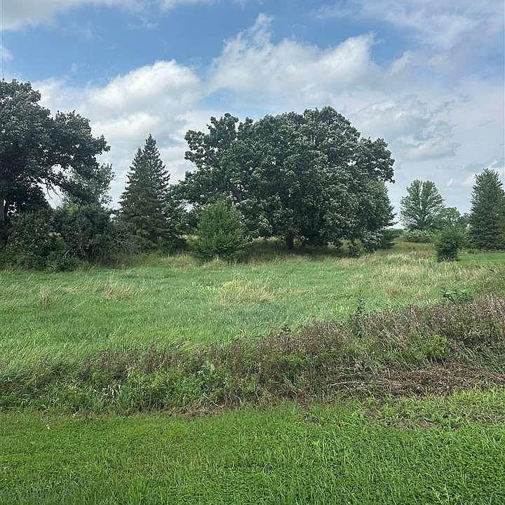 2nd image of Foxtail Ln