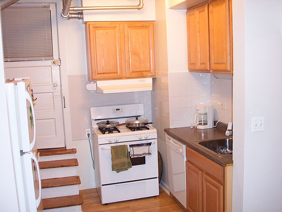 3rd image of 4415 N Greenview Ave APT Gdn