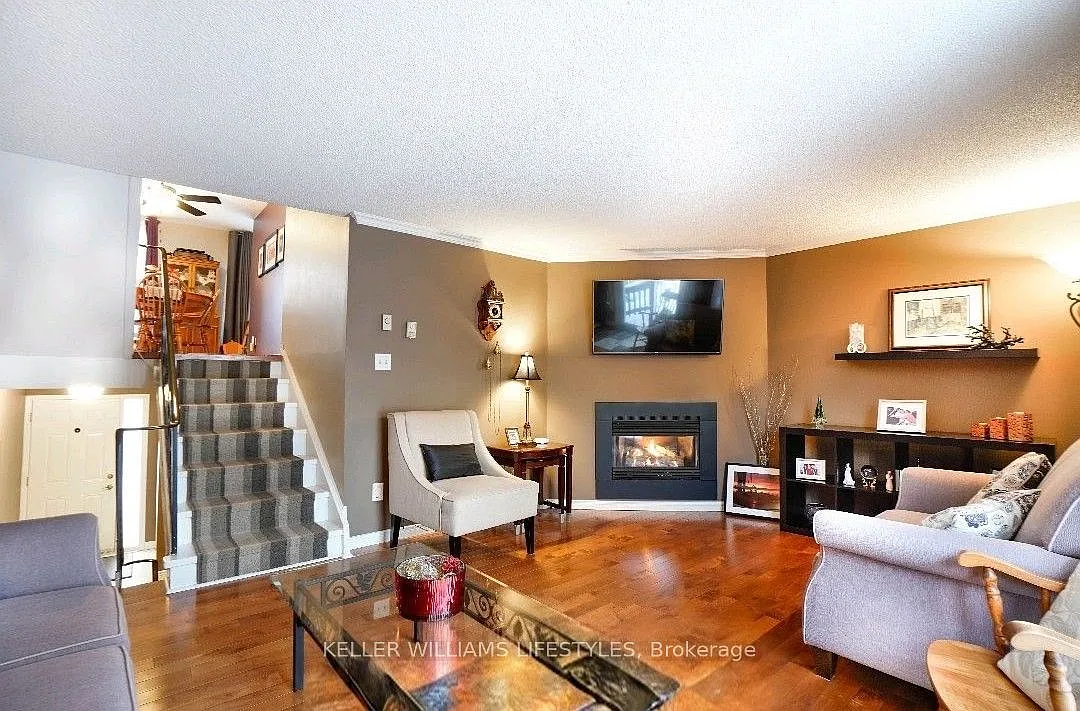 4 bed, $2,500 — Photo 3