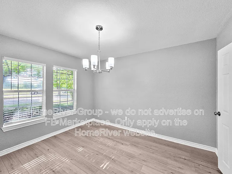 124 Clear Creek Dr — Photo 3