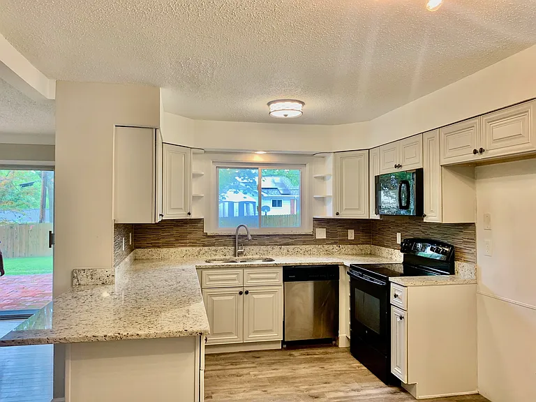 1411 Oldfarm Dr — Photo 18