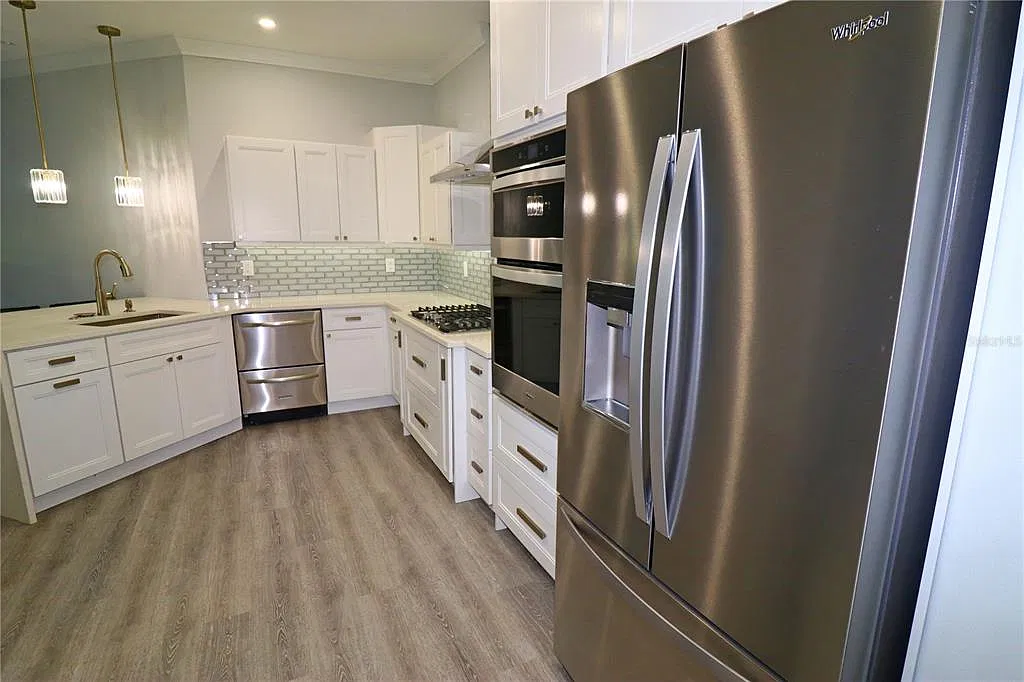 2 bed, 2.0 bath, 1670 sqft, $2,400 — Photo 4