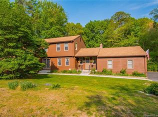 7 Blueberry Ln, Burlington, CT 06013