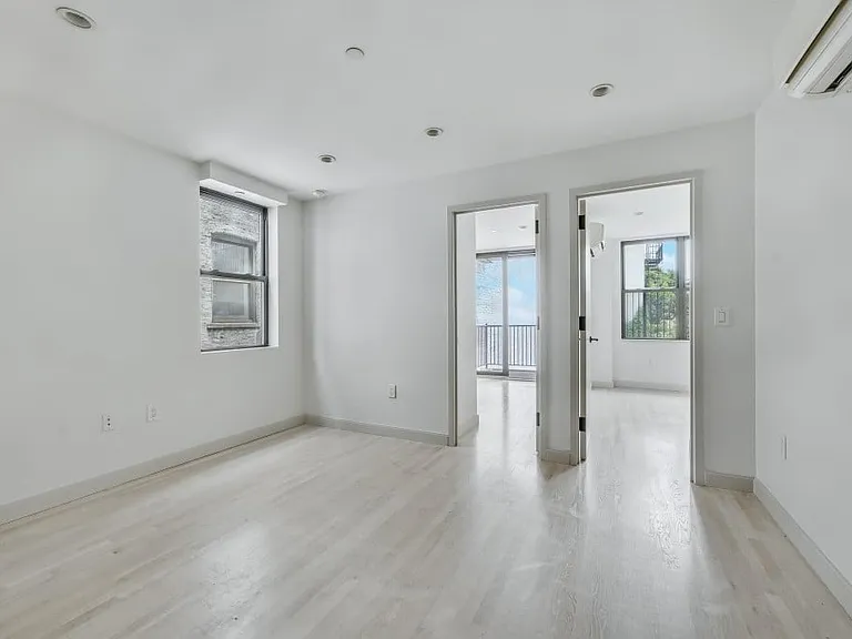 152 2nd Ave #2F — Photo 2