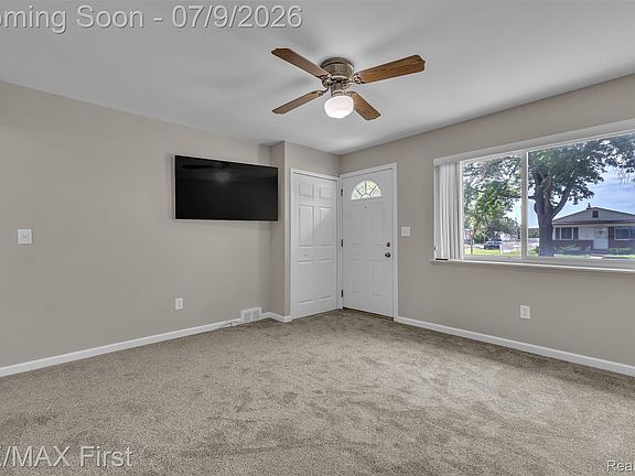 5th image of 11363 Coolidge Ave