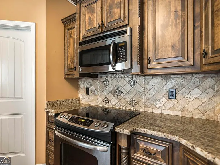 203 Norfolk Cir — Photo 8