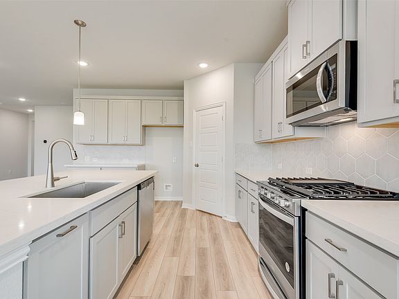 3rd image of 512 Marcus Ln