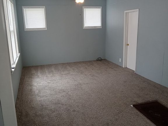 4th image of 406 W 1st Ave