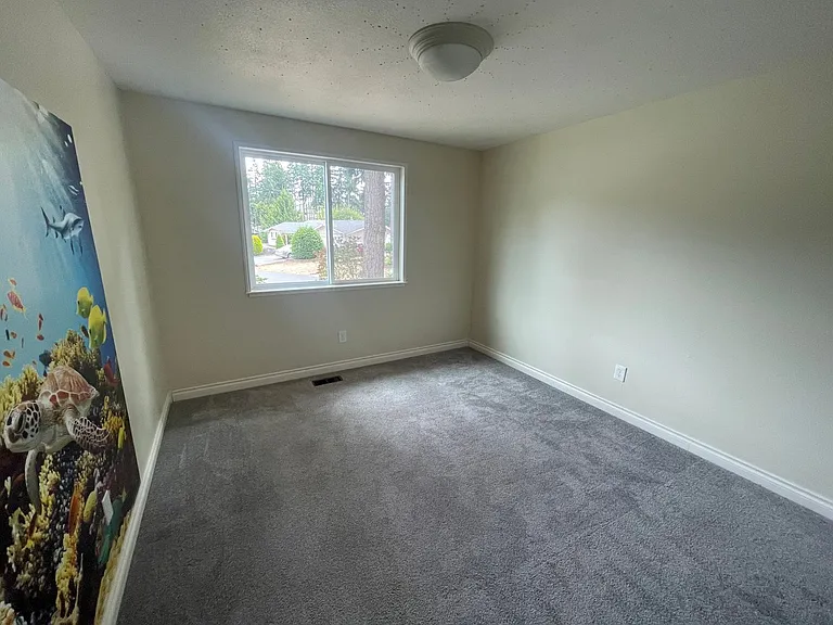 1168 Tulip Ln — Photo 8