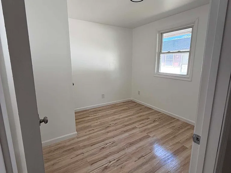 213 Hughes St #3 — Photo 4