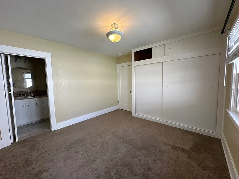 2140 Loomis St — Photo 17