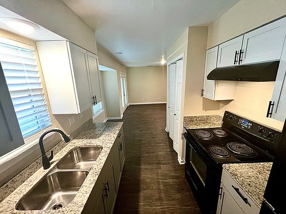 2nd image of 5804 Deer Lake Dr
