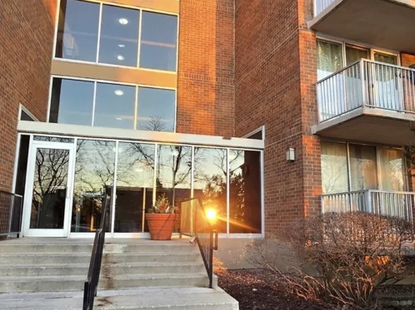 2211 S Stewart Ave APT 2B, Lombard, IL 60148