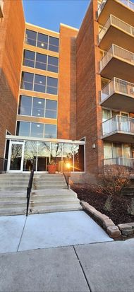 2211 S Stewart Ave APT 2B, Lombard, IL 60148