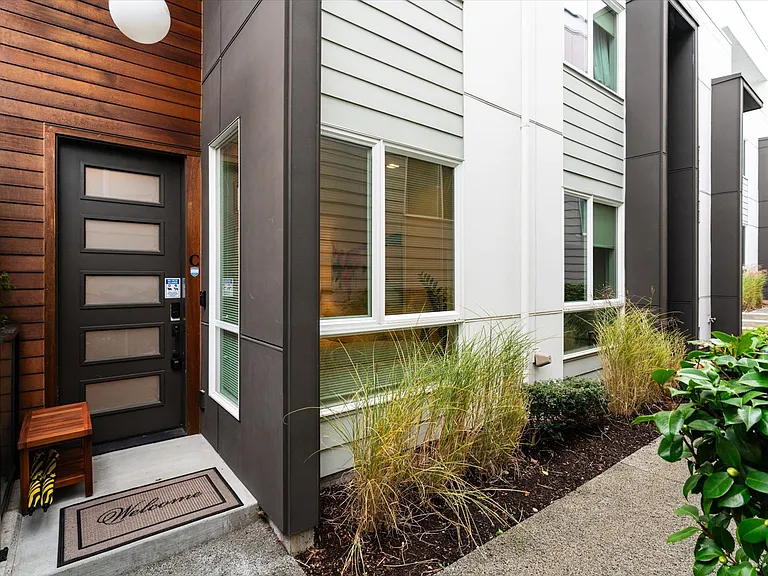 2218C Franklin Ave E #C — Photo 8