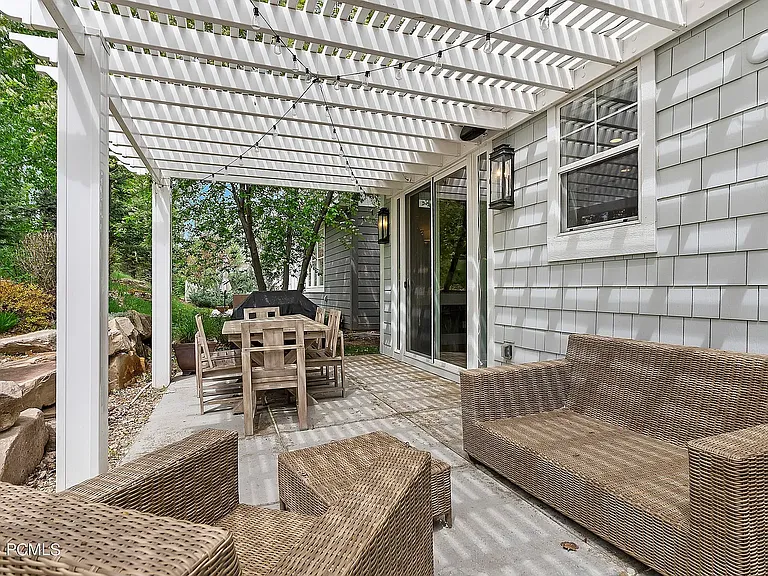 520 E Mission Dr — Photo 28