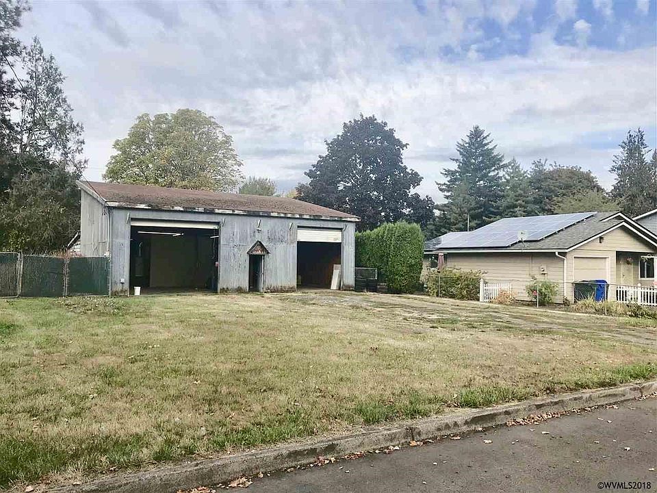 1st image of 3021 Albert Ln NE