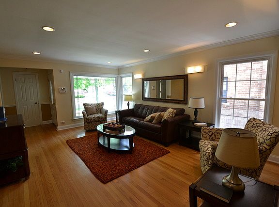 3rd image of 6204 N Karlov Ave