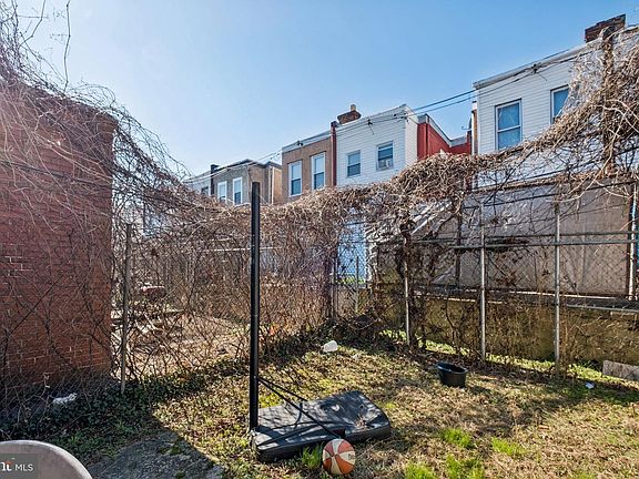 4th image of 1379 Narragansett St