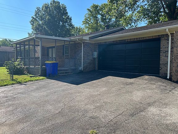 2nd image of 1572 Oxford Way