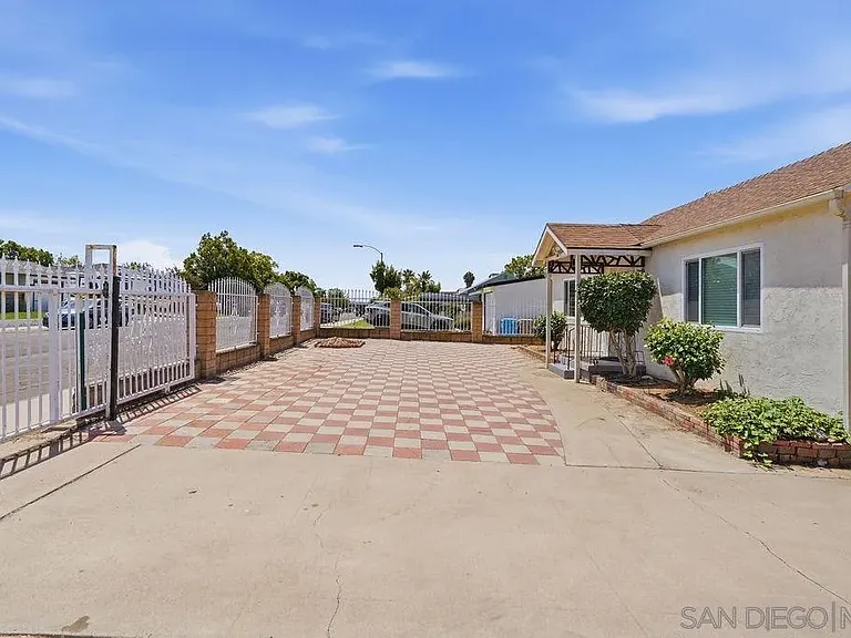 3942 Casita Way — Photo 38
