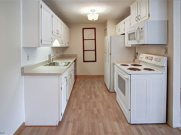 3rd image of 9830 Sunrise Blvd #523