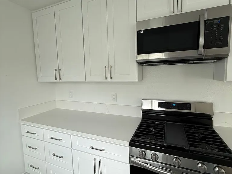 Villa Park Estates Apartments — Photo 18
