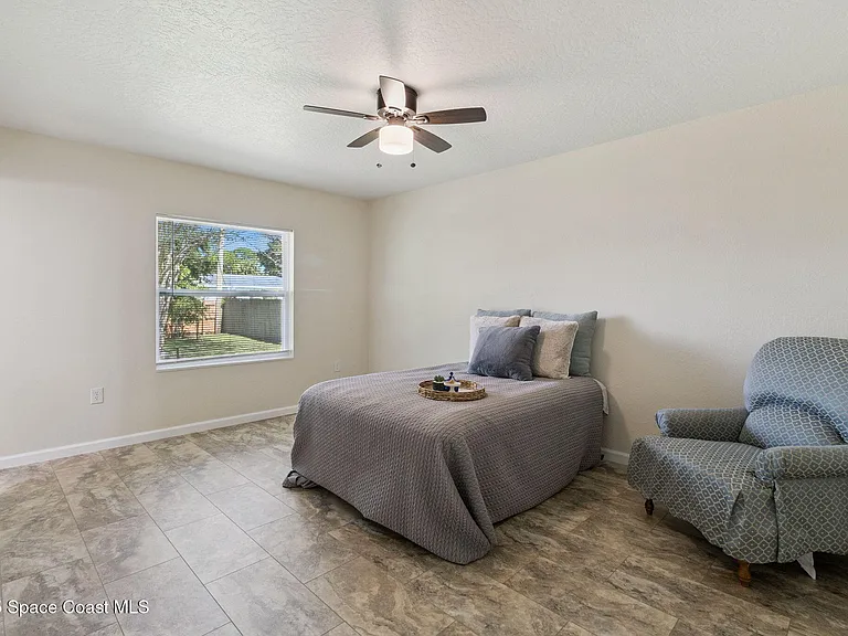 919 Quail St SE — Photo 8