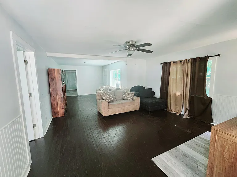 109 E Cross St — Photo 3