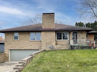 160 Devon Dr, Dubuque, IA 52001