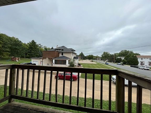 5th image of 891 Parkview Dr APT 4