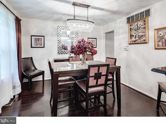 3rd image of 8924 Collins Ave