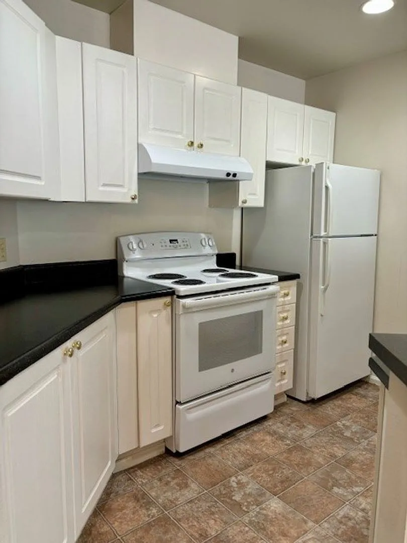 Bellevue Heights Apartments — Photo 4
