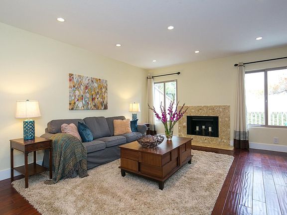 3rd image of 33 Southridge Ct