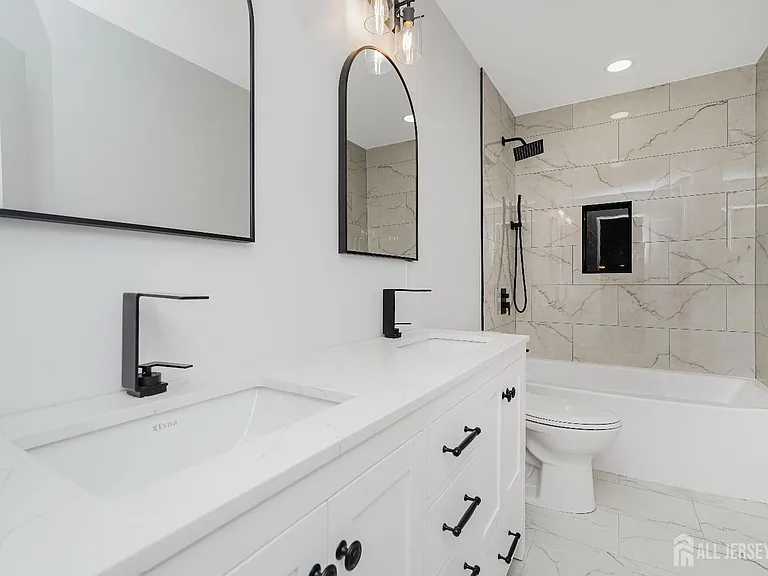 2810 Beatty St — Photo 6