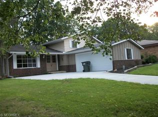 13574 Sherwood Cir, Garfield Heights, OH 44125