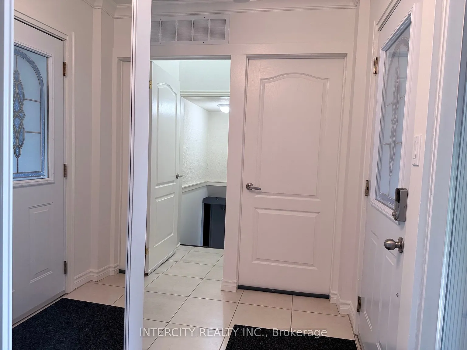 2 bed, $1,800 — Photo 4