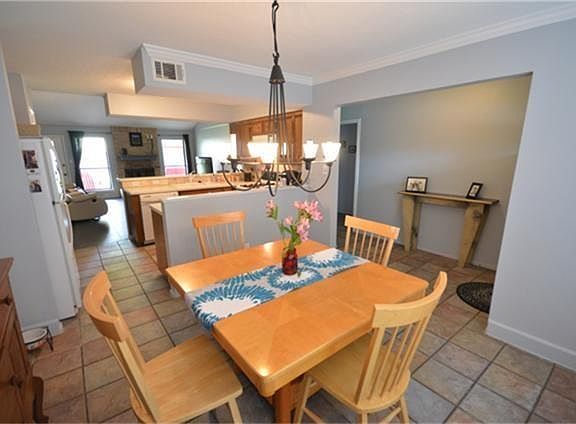 4th image of 327 Muirwood Ln