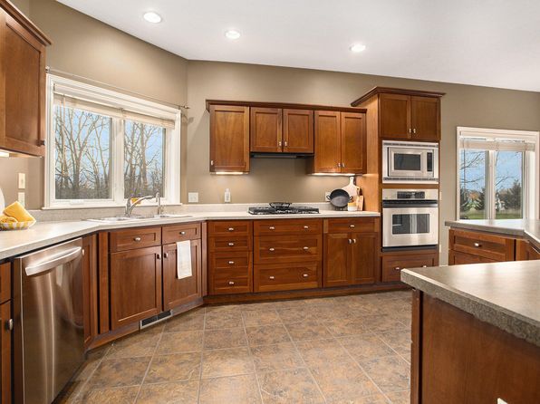 111 Arrowhead Dr, Coldwater, MI 49036