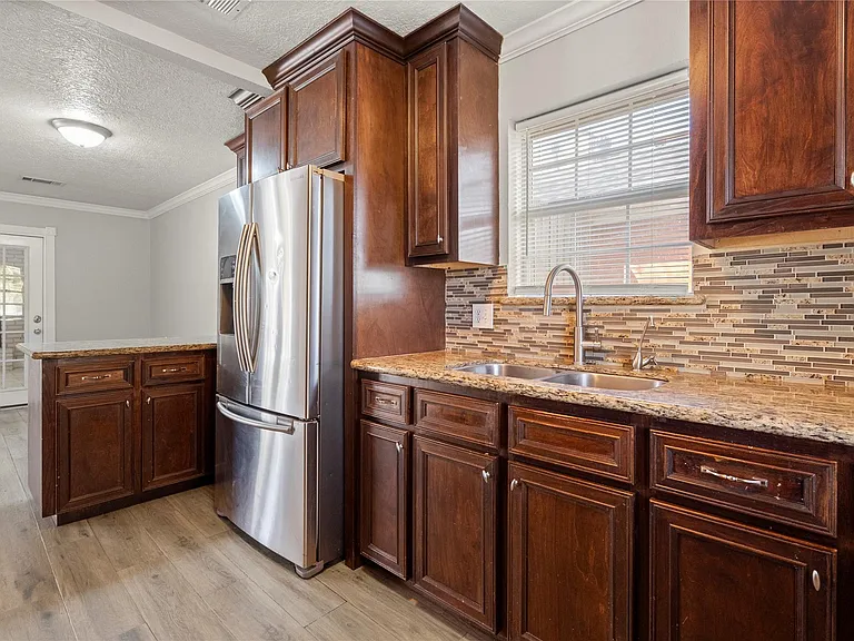 907 Northbend Dr — Photo 10