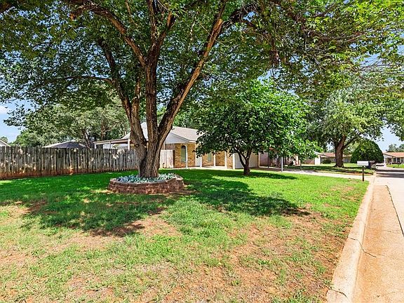 3rd image of 713 S Glen Ln